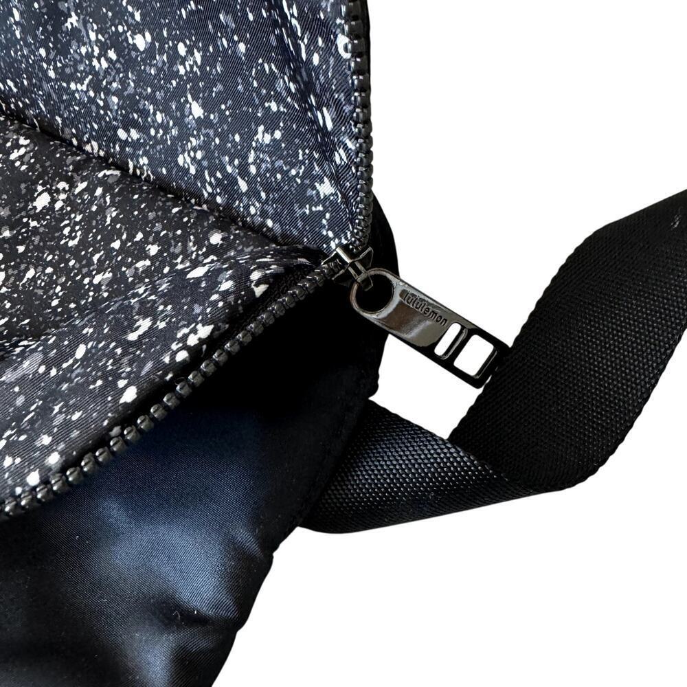 Lululemon Womens Black Lightweight Slim Nylon Crossbody Belt Bag NWOT - Picture 6 of 9